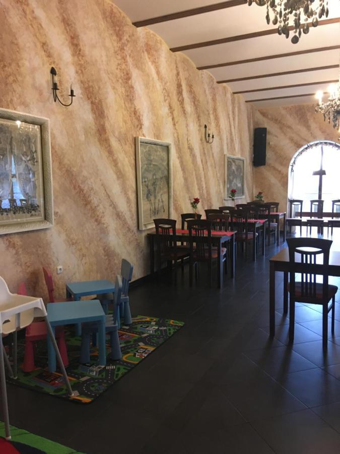 Penzion A Pivnice Varna Velká Bystřice Buitenkant foto