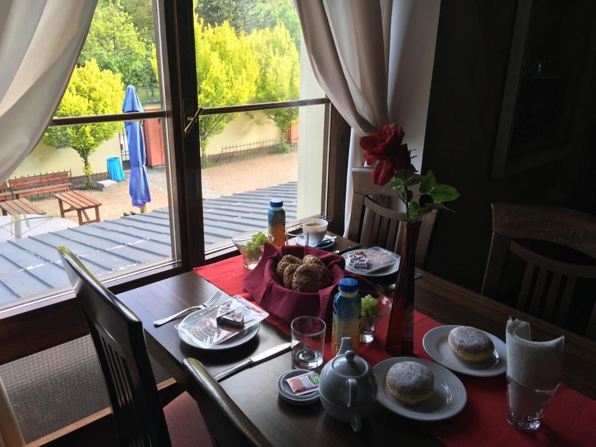 Penzion A Pivnice Varna Velká Bystřice Buitenkant foto