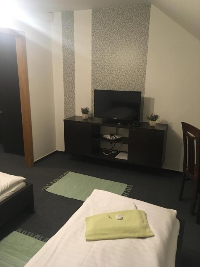 Penzion A Pivnice Varna Velká Bystřice Buitenkant foto