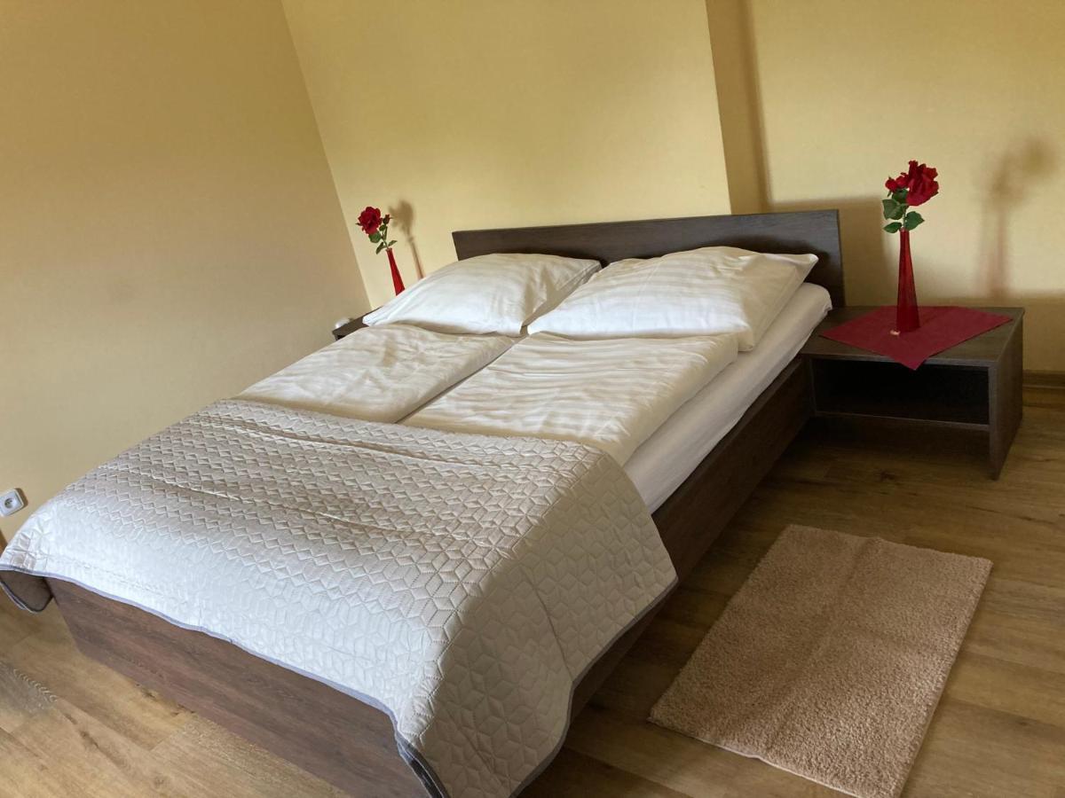 Penzion A Pivnice Varna Velká Bystřice Buitenkant foto