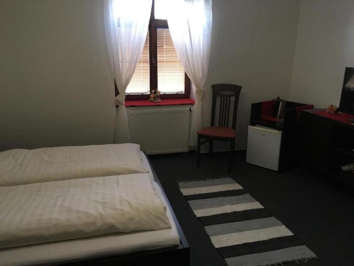 Penzion A Pivnice Varna Velká Bystřice Buitenkant foto