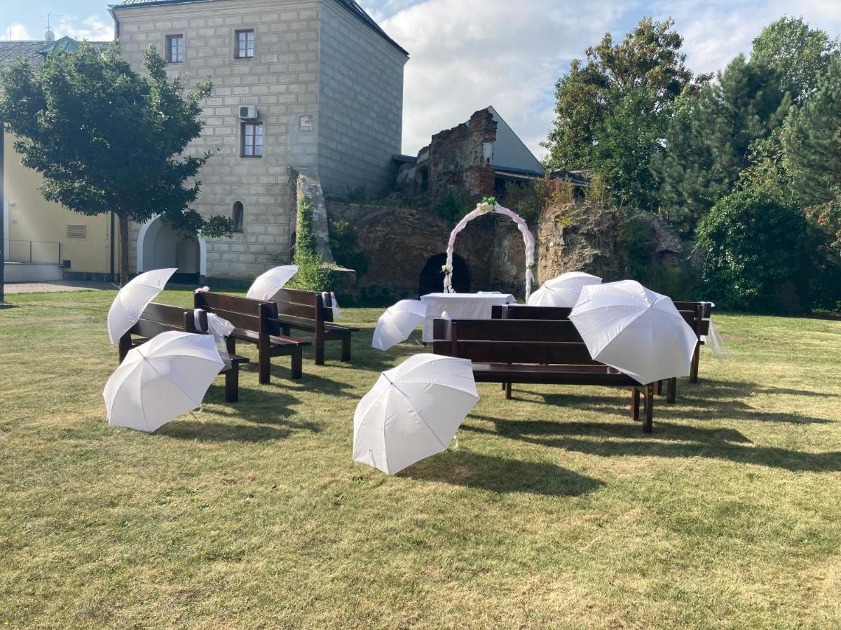 Penzion A Pivnice Varna Velká Bystřice Buitenkant foto